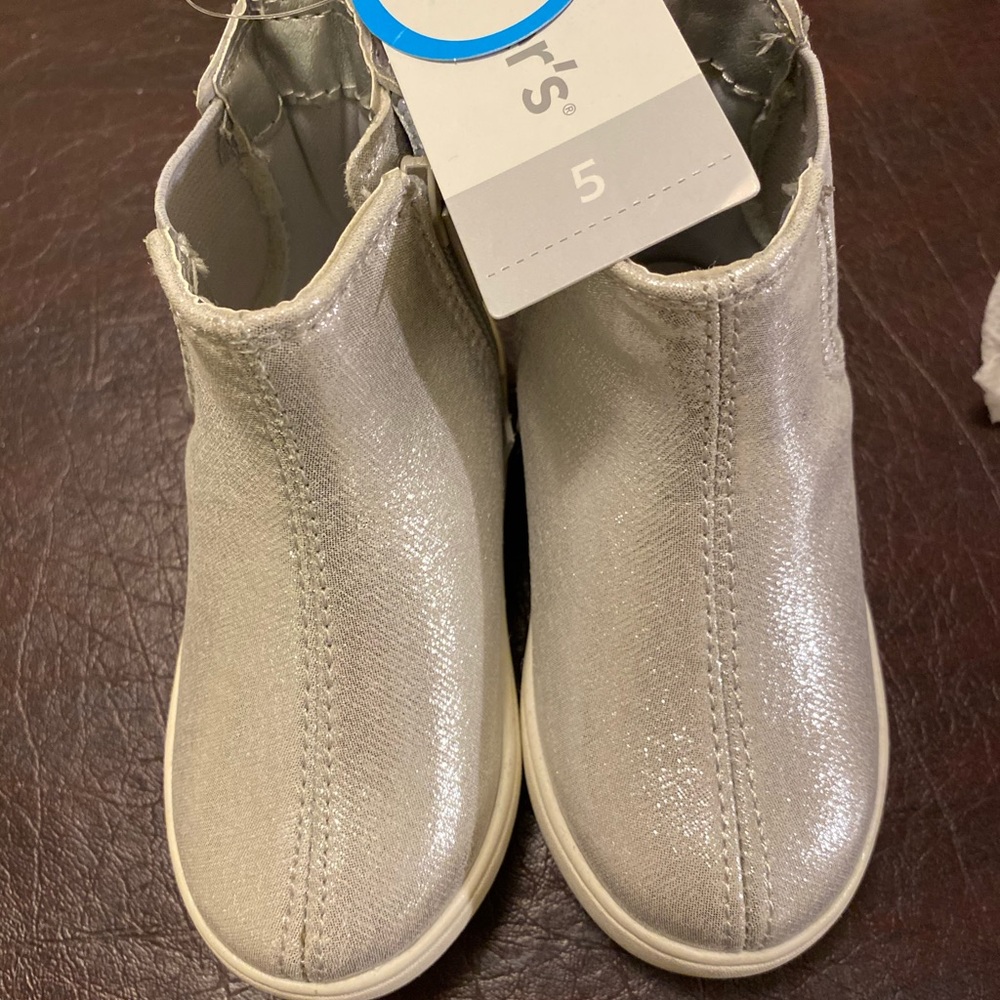 Toddler NWT silver booties (5)